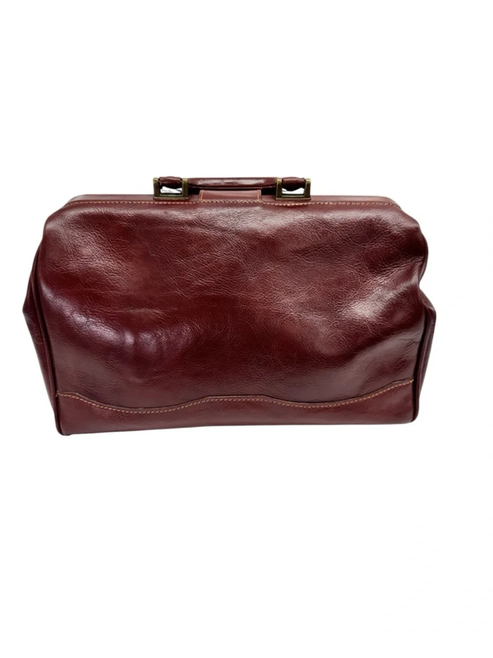 Floto Ciabatta is a modern take on the classic leather doctor bag,